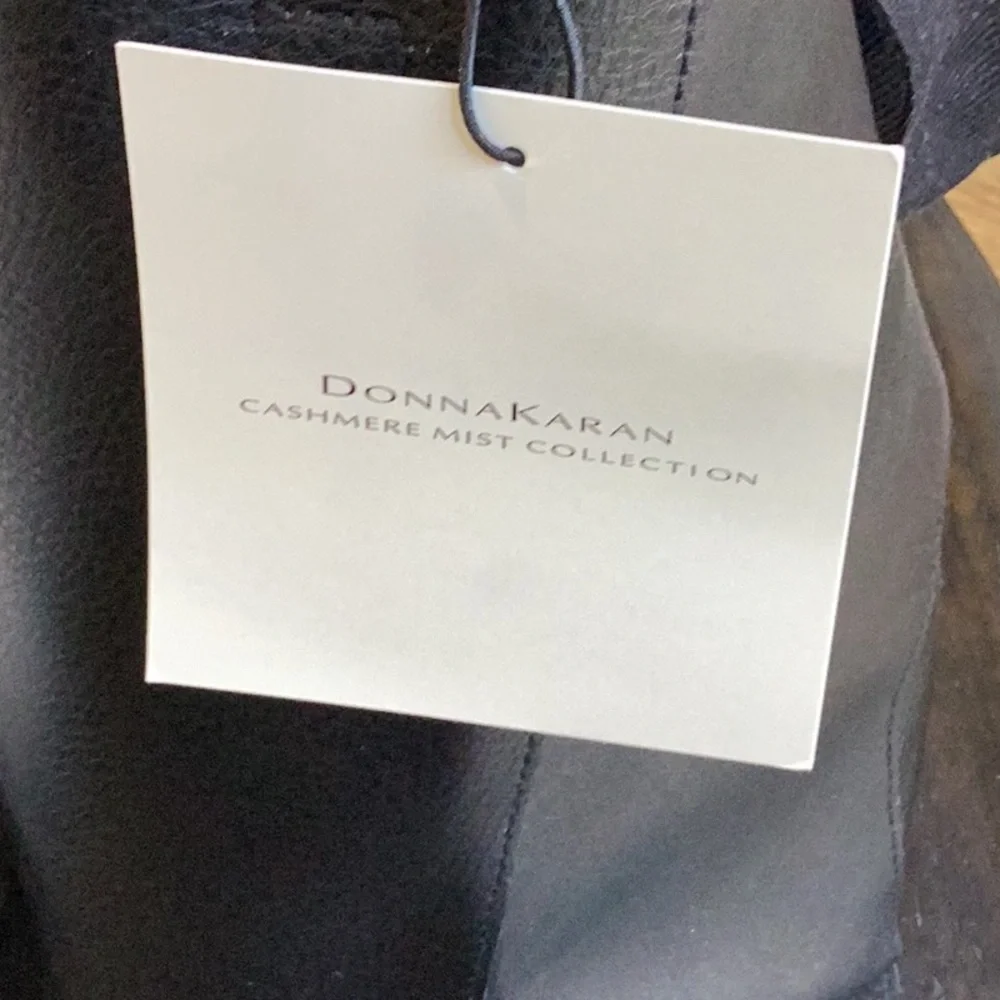 Donna Karan Cashmere Mist Beauty Bag NWT - Picture 6 of 6